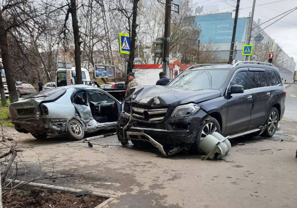 Возле парка в Нижнем Новгороде произошло ДТП с пострадавшими