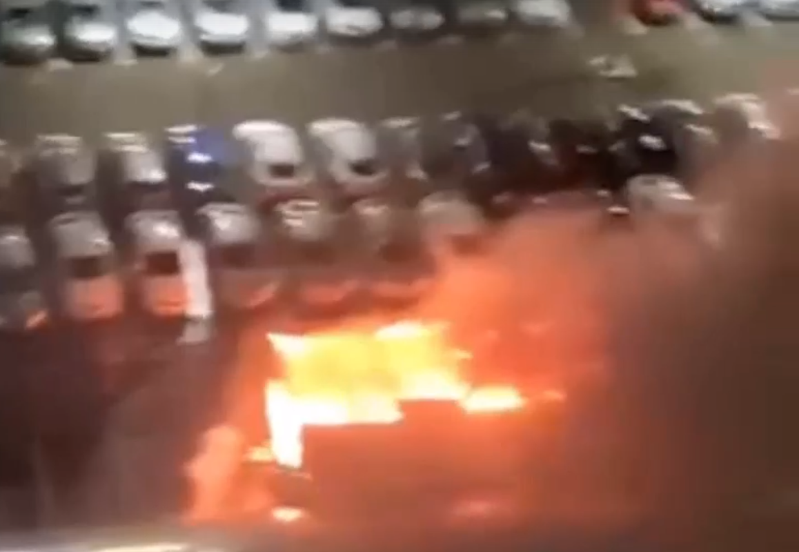 Появилось видео утреннего пожара на парковке в Нижнем Новгороде