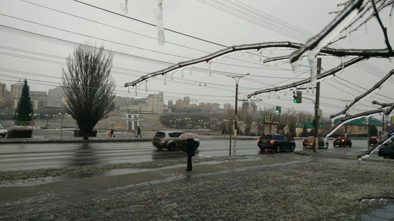 Когда будет дождь в нижнем новгороде. Нижний Новгород ледяной дождь 2022. Ледяной дождь в Нижнем Новгороде. Ледяной дождь Ростов. Ледяной дождь Чебоксары.