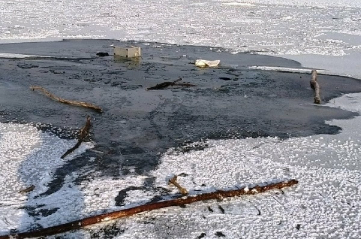 Провалиться под. Провалился под лёд на Енисеи. Провалились под лед в Минусинске.