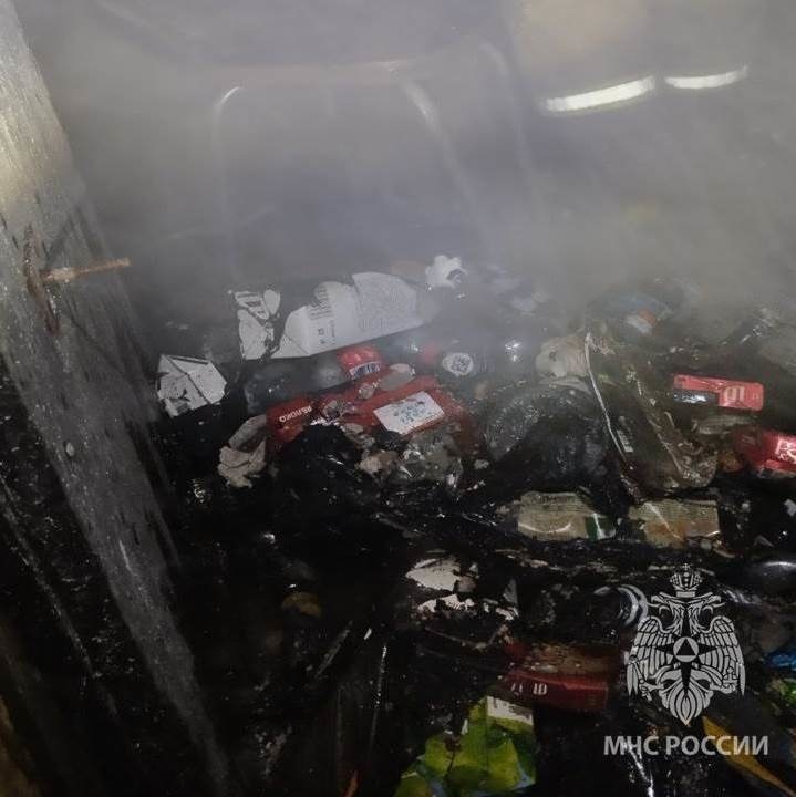 Два человека погибли от пожара в многоквартирном доме в Боре