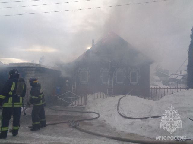 Жители Борского района остались без дома и авто из-за пожара