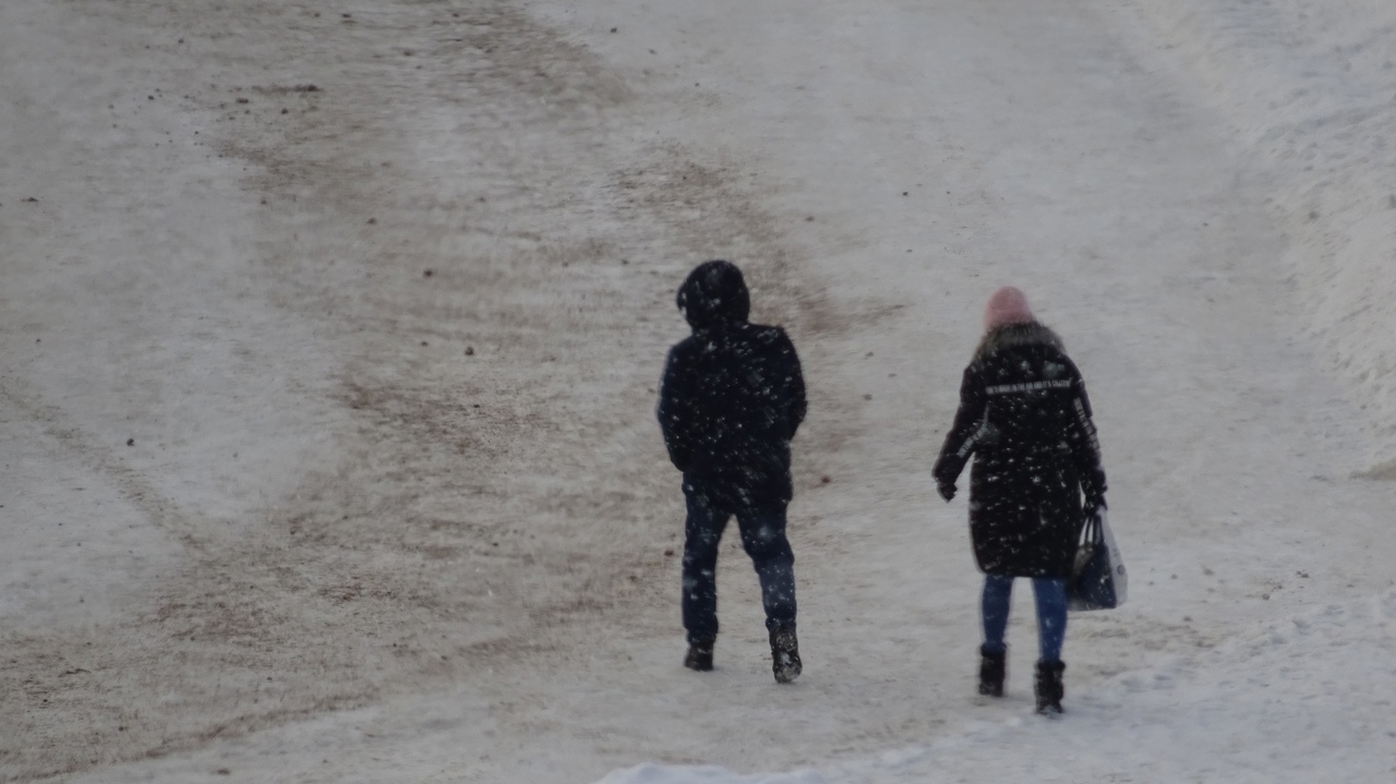 Перевозбужденные мужчины стали чаще приставать к нижегородкам на работе