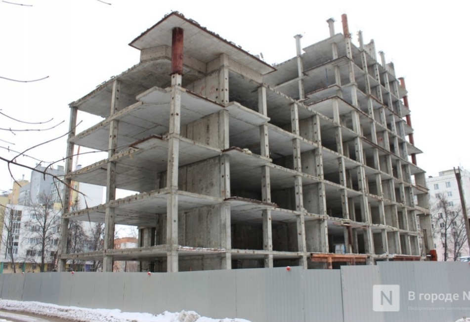 В Нижнем Новгороде достроят дом, стоявший заброшенным 15 лет
