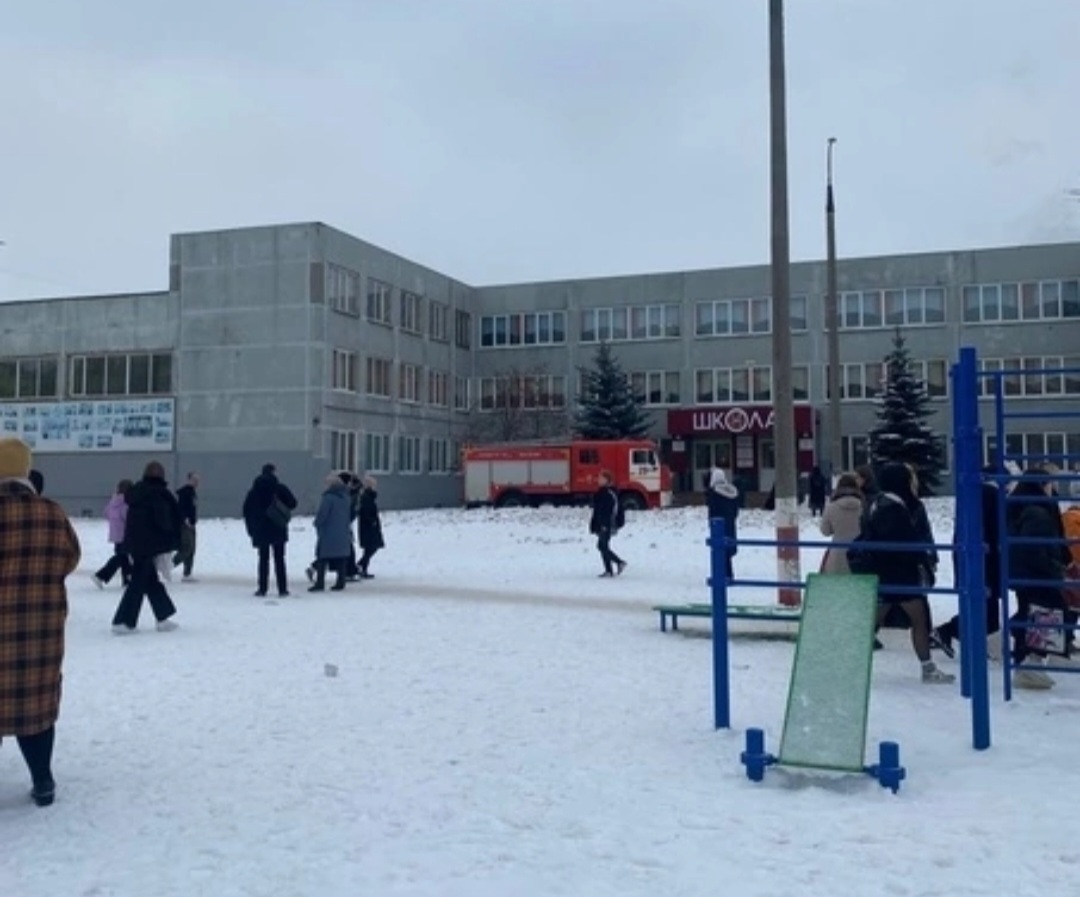 В Нижегородской области второй день подряд массово эвакуируют школы