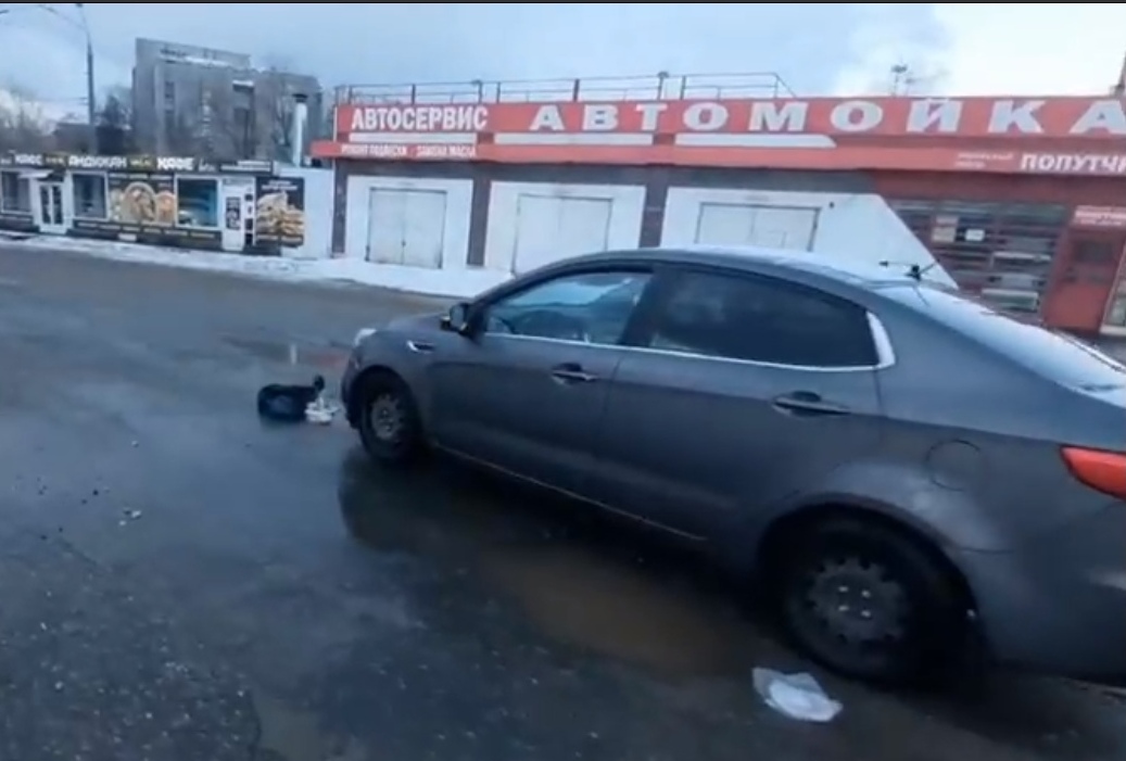 В Нижнем Новгороде женщина перебегала дорогу и попала в ДТП