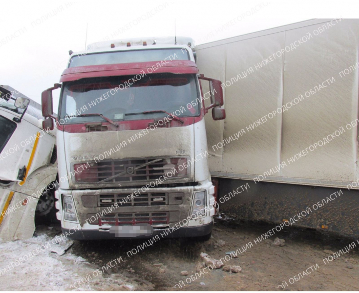 Нижегородская полиция расследует ДТП двух грузовиков