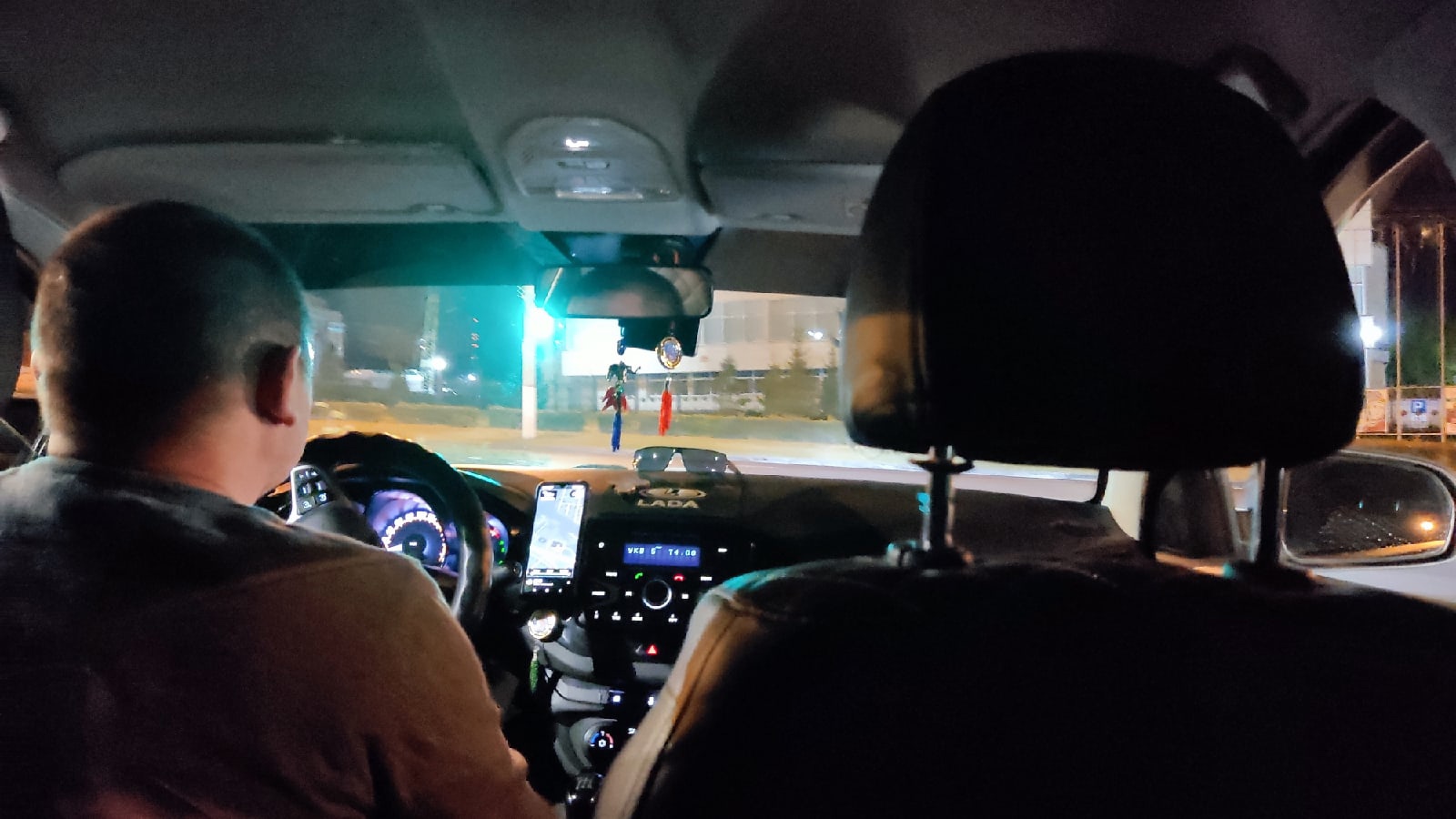 Поездка на такси в Дзержинске закончилась дракой: "Водитель выкинул иконку"
