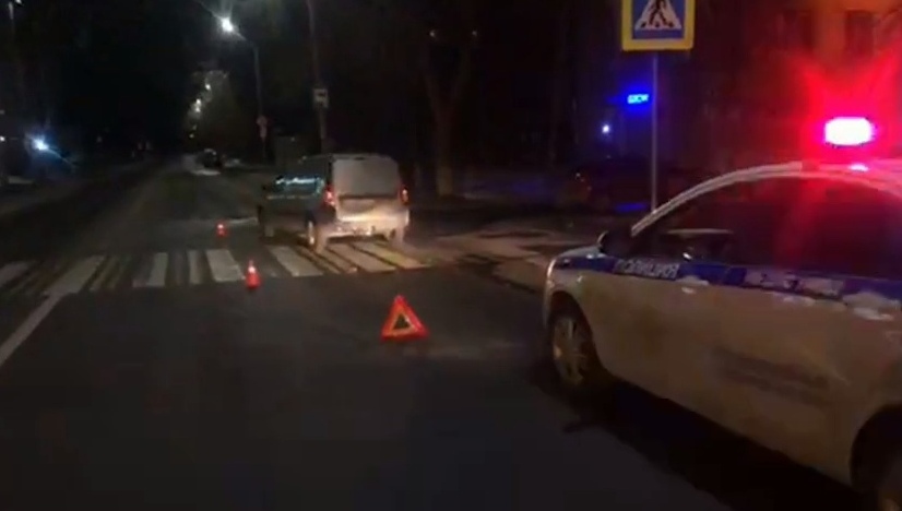 В Нижнем Новгороде Lada Largus в темноте сбила пешехода