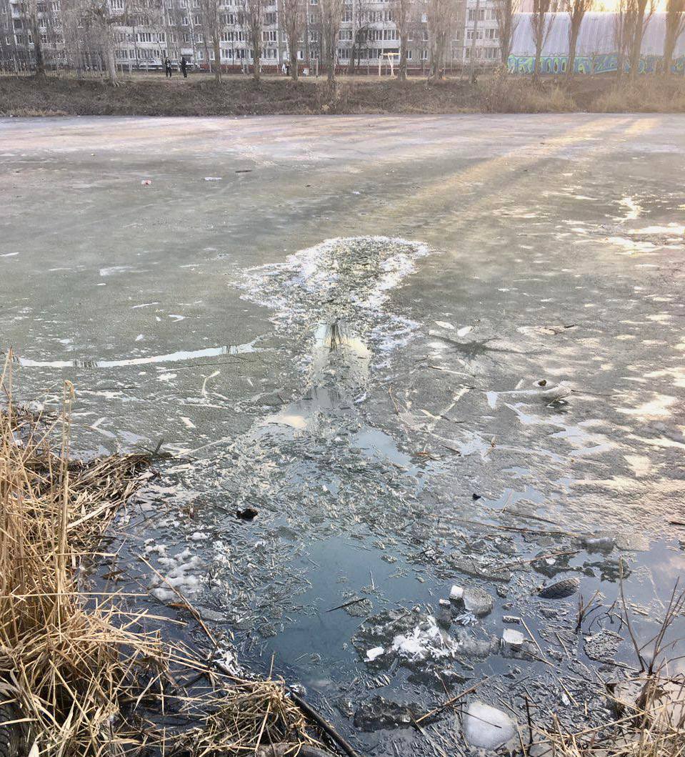 Нижегородец вытащил из ледяной воды двоих тонущих детей