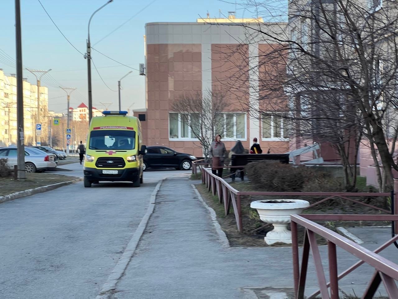 Рабочий упал с лесов и погиб в Володарске