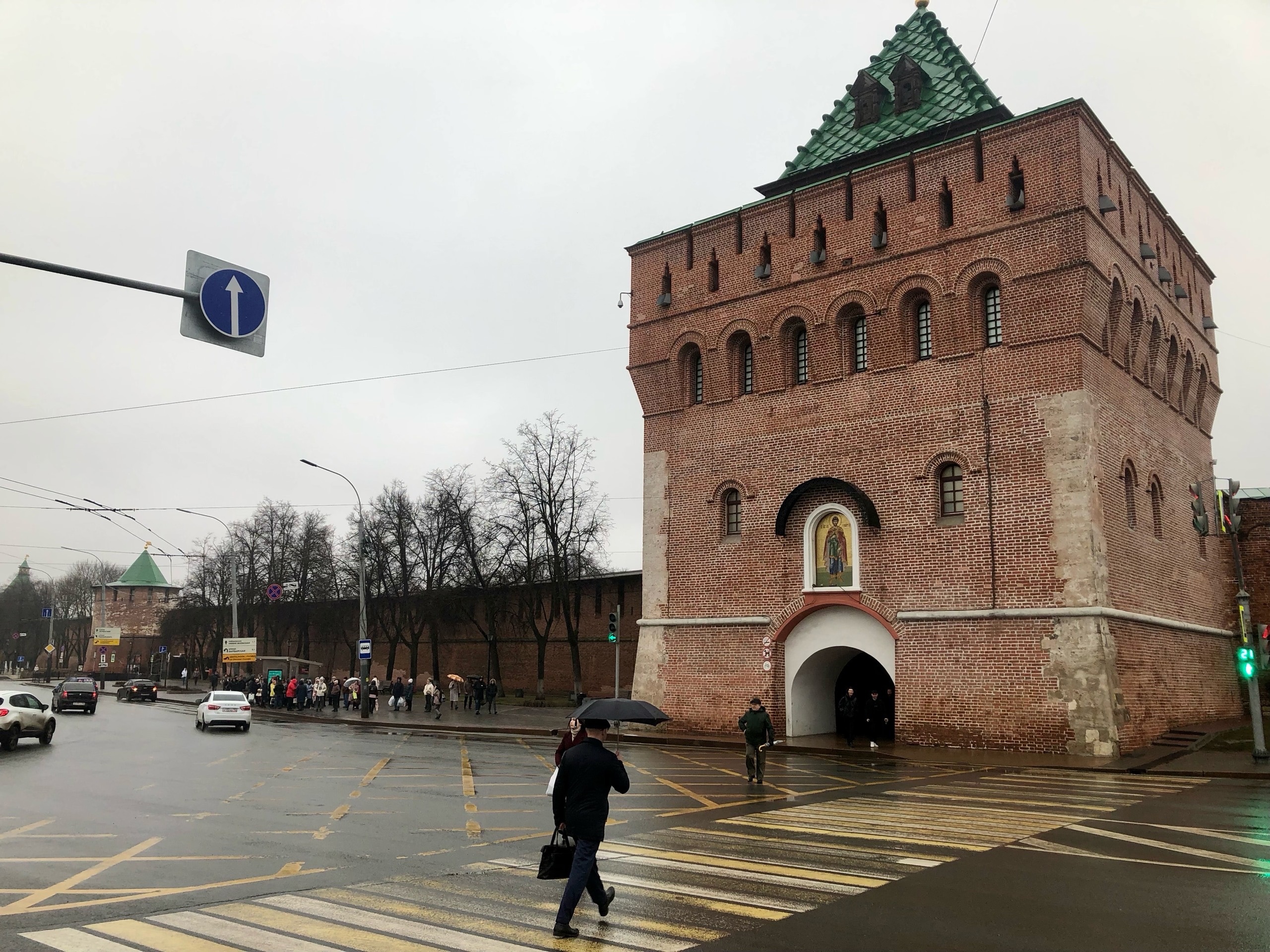 Нижегородцам нужен новый герой: таксист и работница банка спасли горожан от преступников