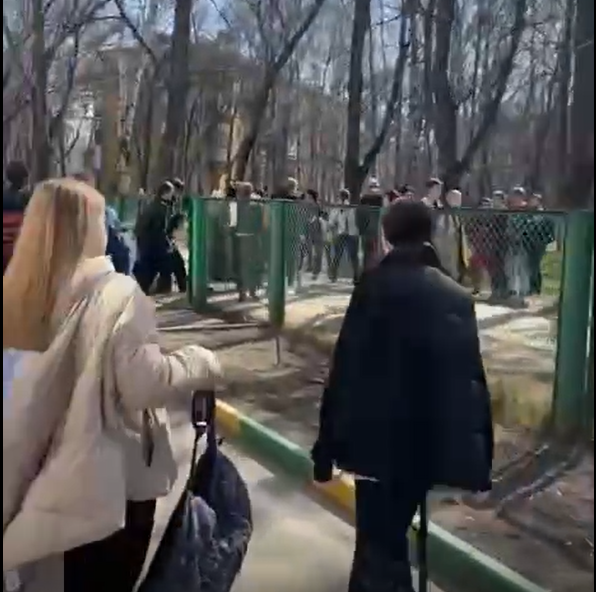 В Нижнем Новгороде продолжается эвакуация школ