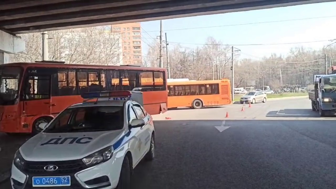 На кольце в Нижнем Новгороде столкнулись два пассажирских автобуса 