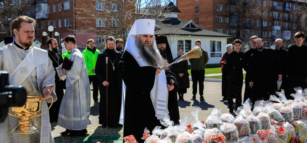 Главный митрополит Нижегородской области освятил куличи для тюремщиков