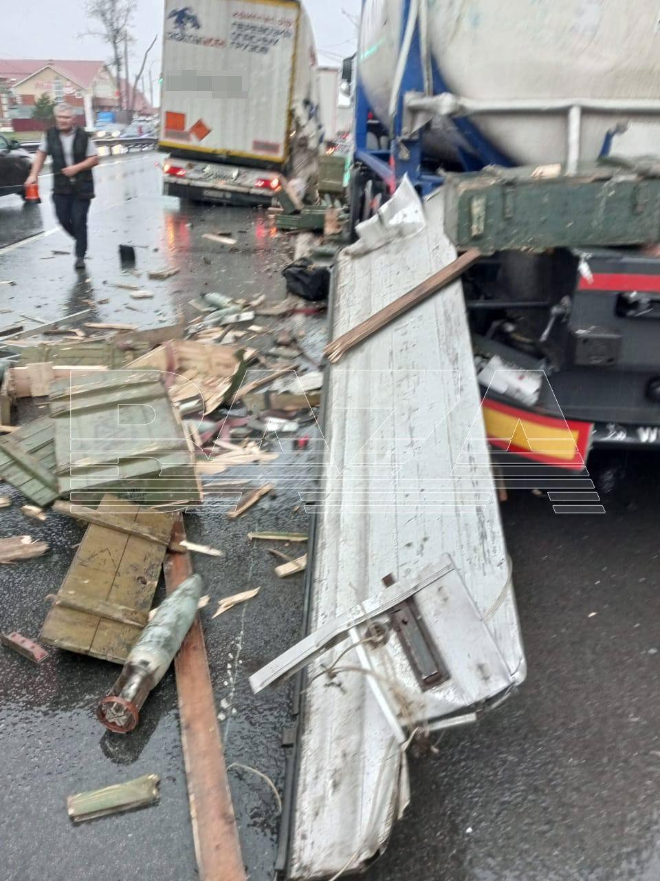 В Нижегородской области столкнулись фура с боеприпасами и цистерна с  топливом