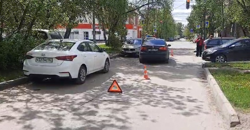 В Нижнем Новгороде 10-летний ребенок оказался под колесами, выйдя на дорогу из-за машины