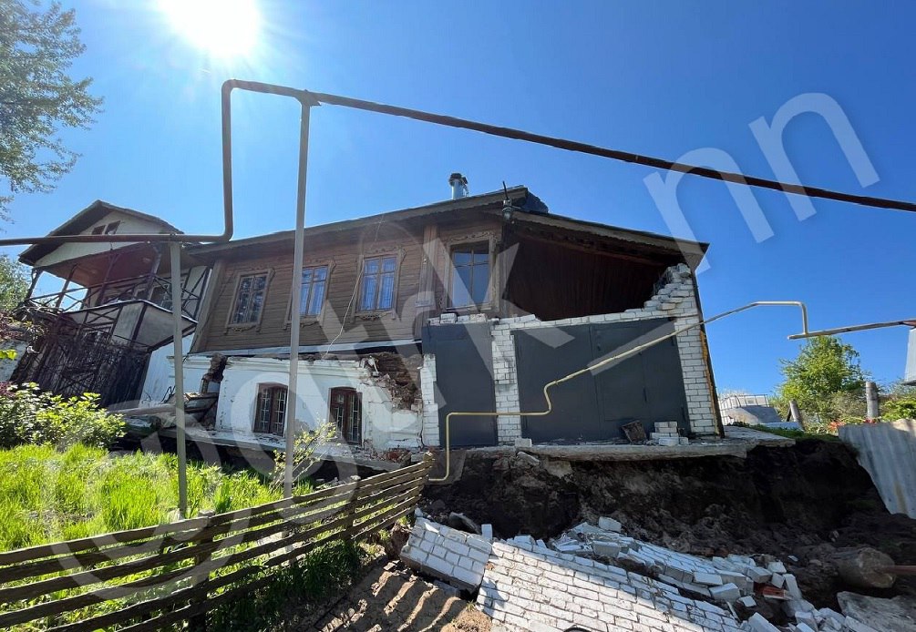 Прокуратура устроила проверку из-за разрушенного оползнем дома в Кстовском районе