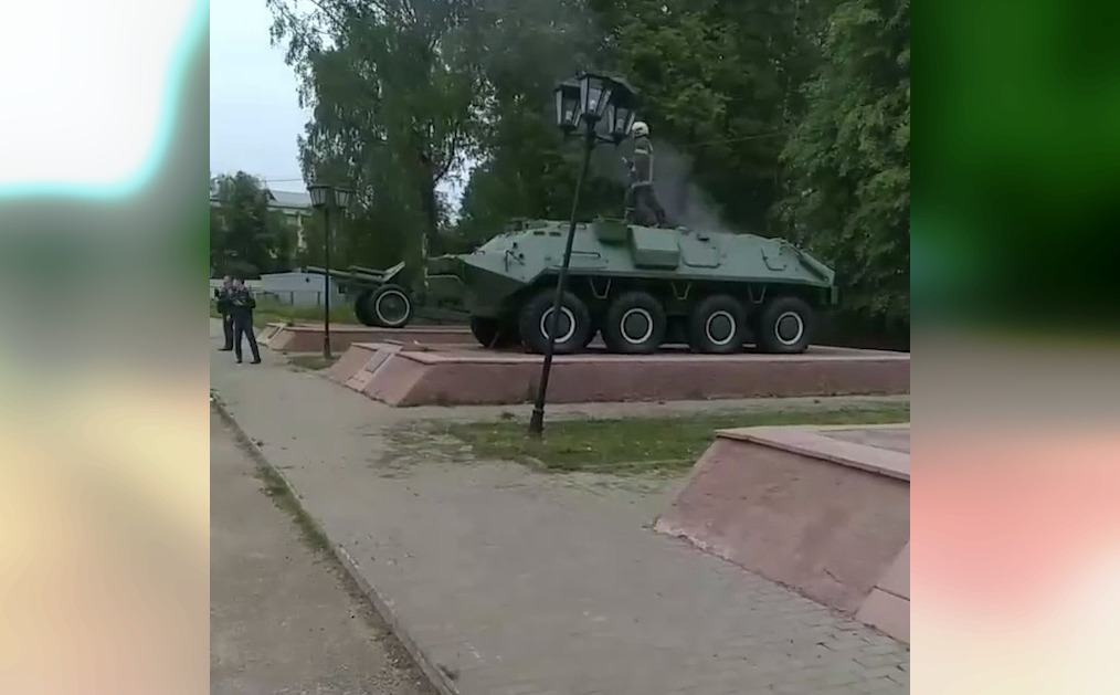 Подростки залезли на танк в Богородске, и он загорелся