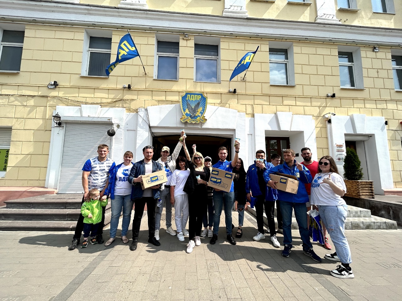 Масштабная раздача мороженого от ЛДПР в центре Нижнего Новгорода