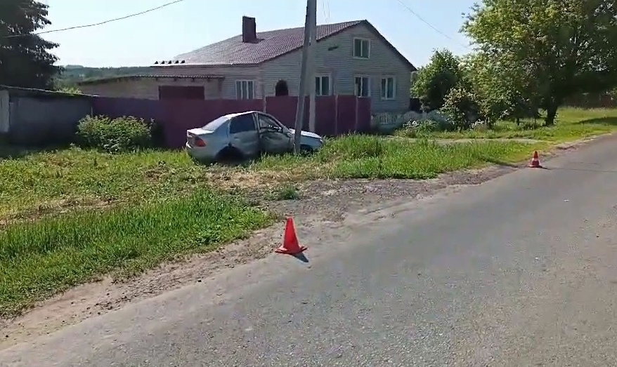 У машины в Лысковском районе на скорости оторвало колесо: пострадали двое