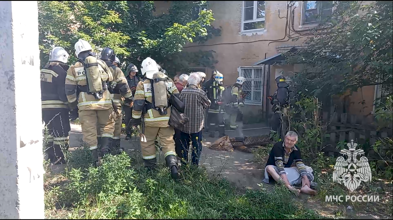 12 человек эвакуировали из загоревшегося здания в Нижнем Новгороде 