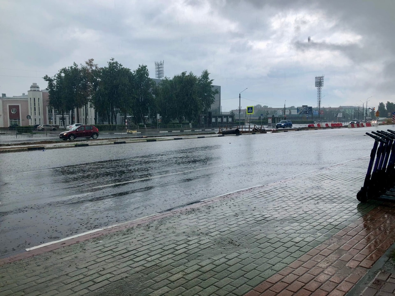 Будет сегодня в нижнем дождь. Дождливый город. Дождь в городе. Дождливый день. Дождь фото.