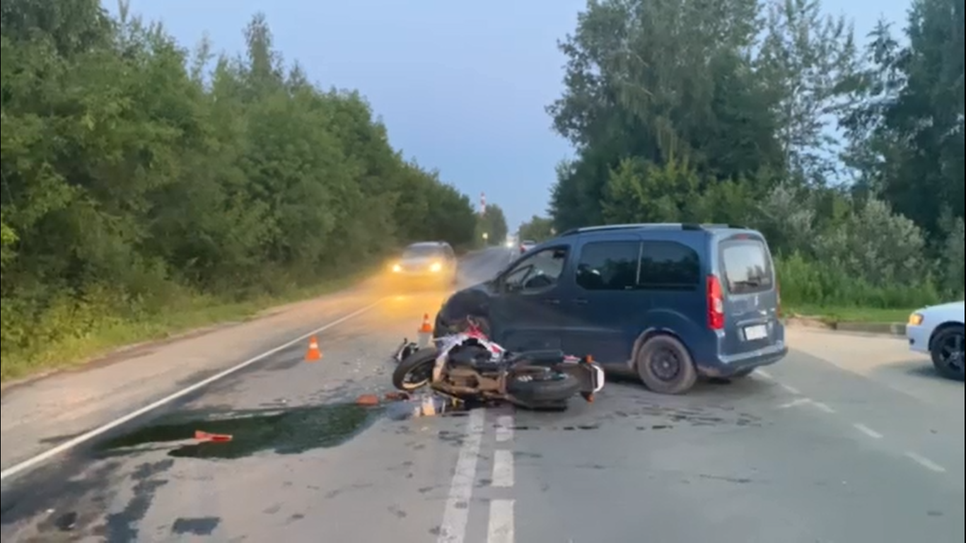 Мотоциклист пострадал в аварии в Бору