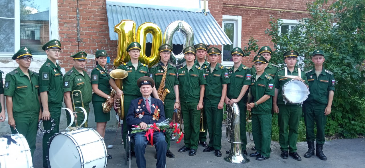 Ветерана ВОВ из Кулебак с оркестром поздравили со столетием