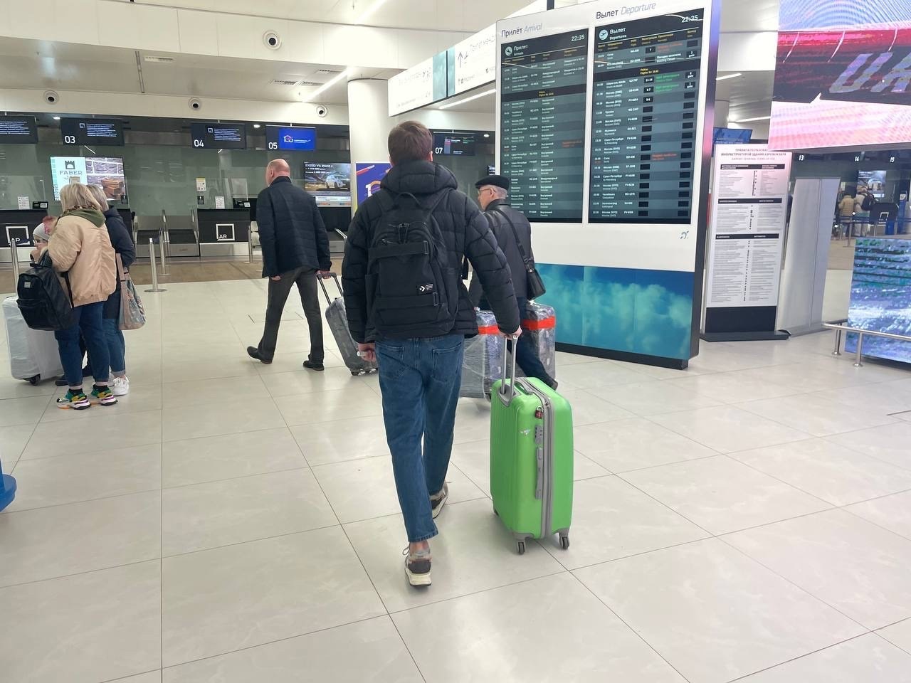 Нижегородский аэропорт принял несколько рейсов из-за атаки беспилотников на Москву