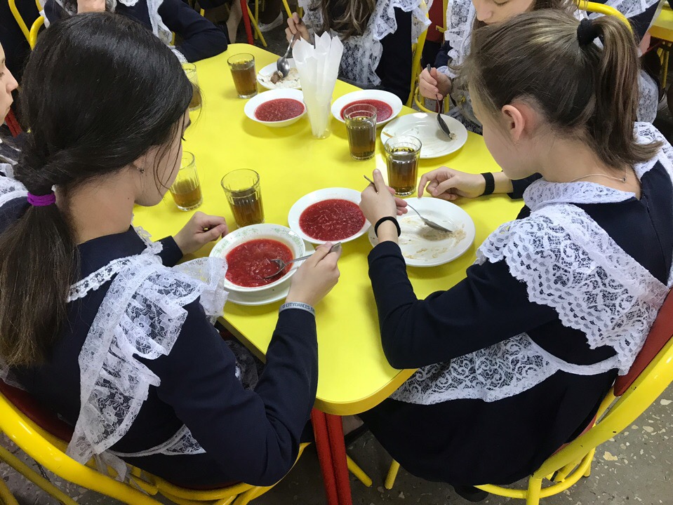 В нижегородских школьных столовых начнут подавать соте из индейки и горячие бутерброды