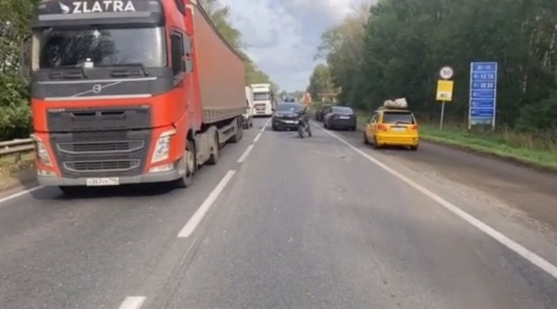 Отбросило на грузовик: байкер получил травмы в ДТП в Лысковском районе