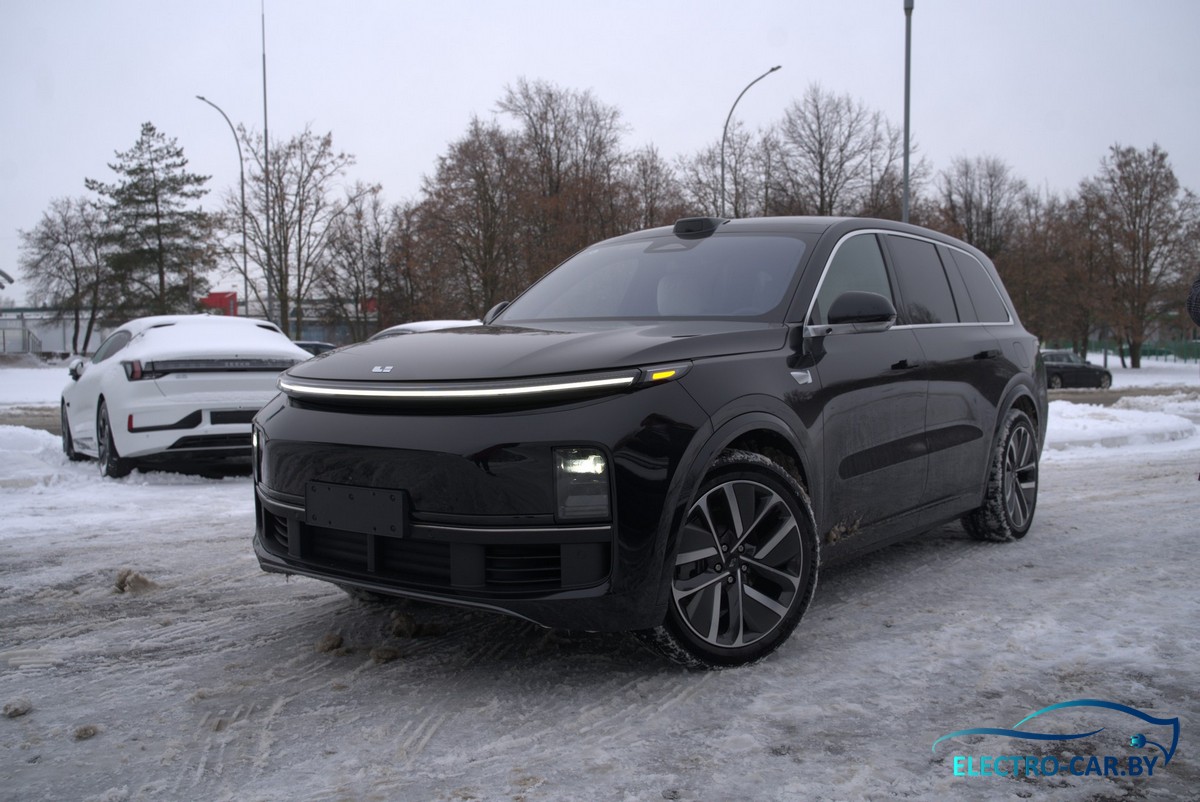 Li9 2022. Li auto ideal l9. Li xiang l9 салон. Lixiang l9. Ляйсян машина.
