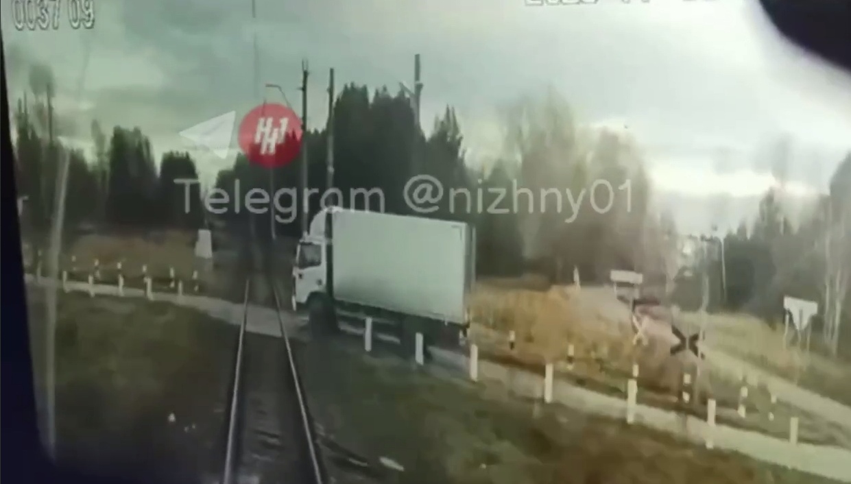 Как выглядело столкновение поезда и грузовика под Балахной из кабины машиниста
