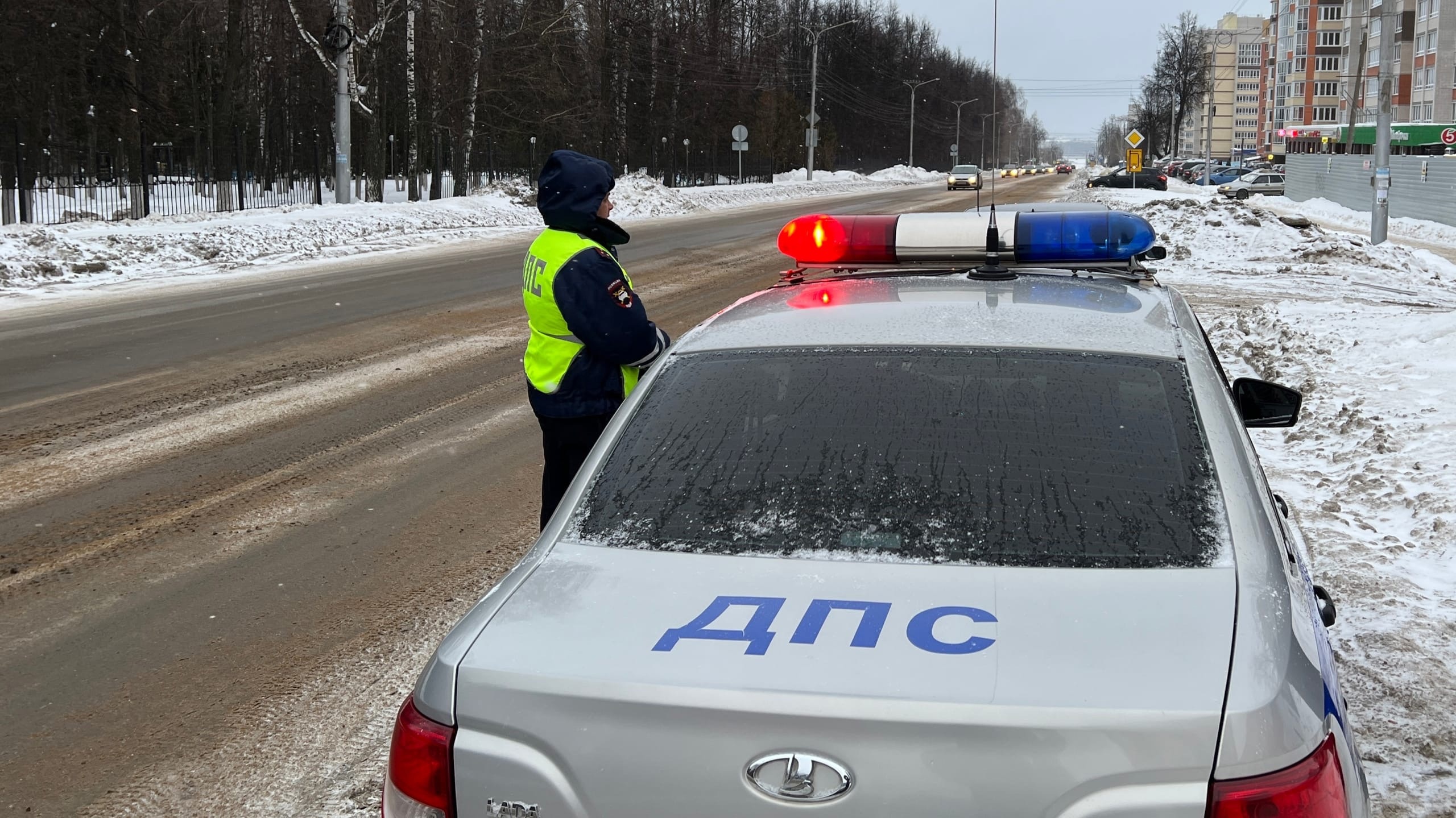 Иномарка протаранила машину ГИБДД в Нижегородской области