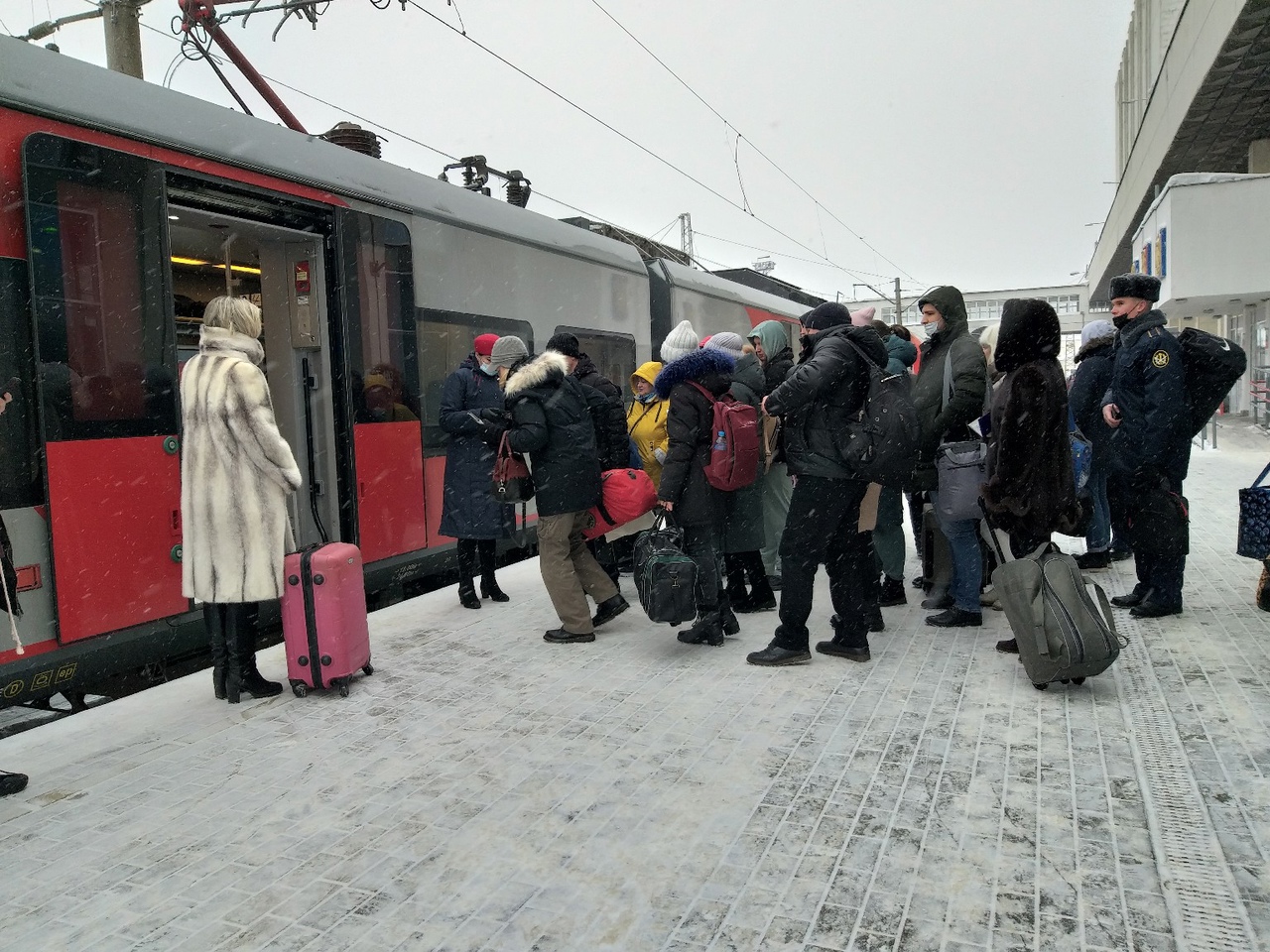 Поезд, ехавший из Нижнего Новгорода в Москву, задержался во Владимирской области