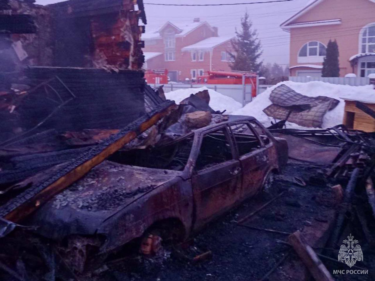 В Борском районе ночью горели дом, авто и гараж