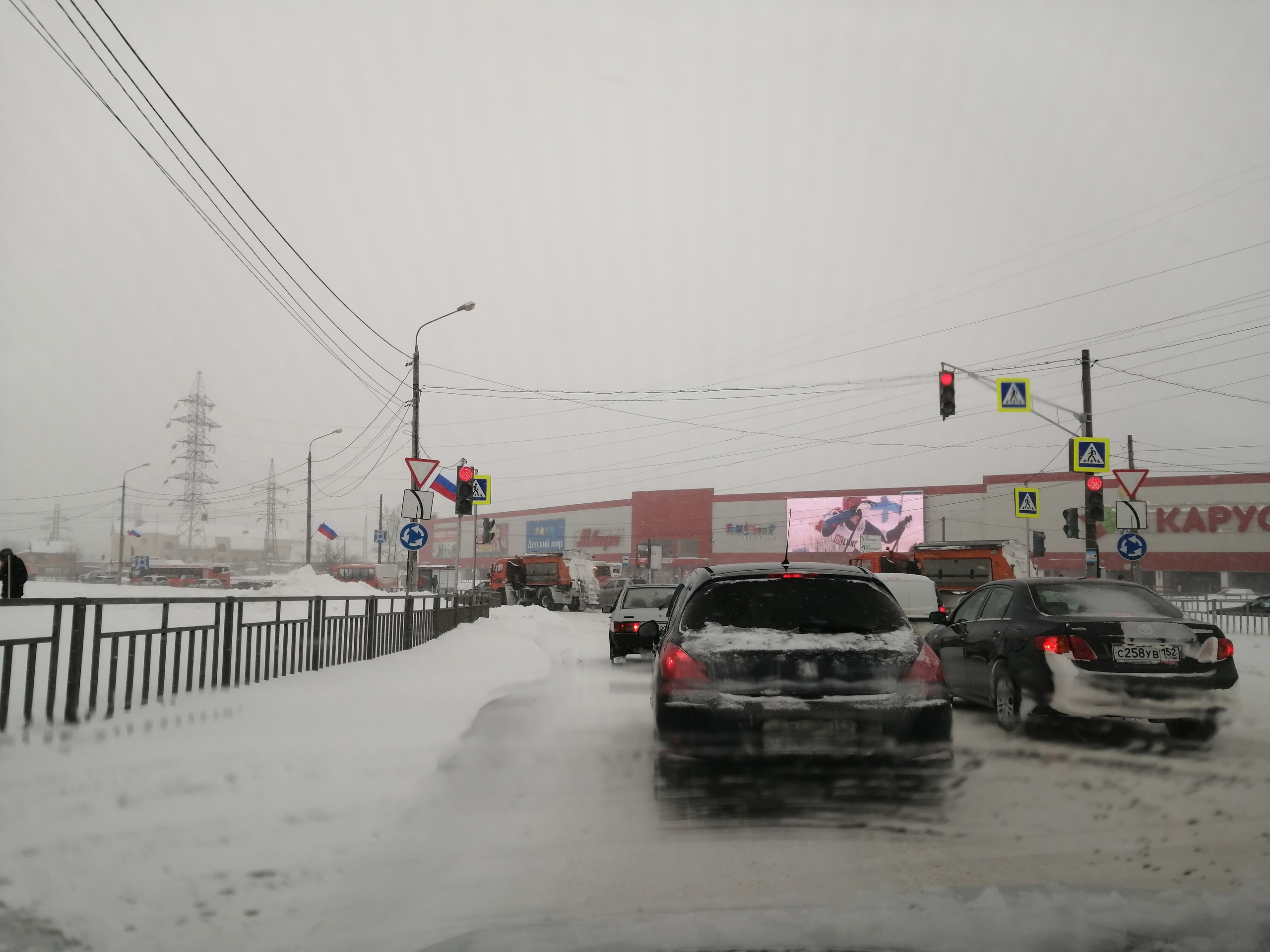 Предпраздничные пробки сковали Нижний Новгород