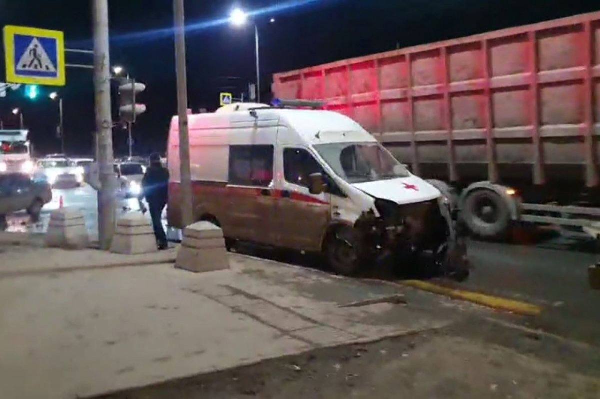Фельдшеры скорой помощи пострадали в ДТП в Нижнем Новгороде