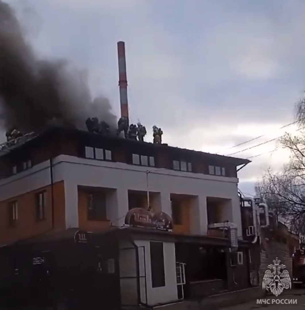 В центре Нижнего Новгорода загорелась шаурмичная