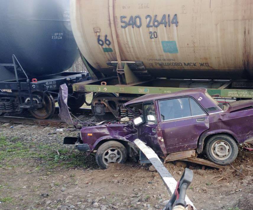 Смертельная авария на железнодорожном переезде в Кстовском районе: поезд смял семерку
