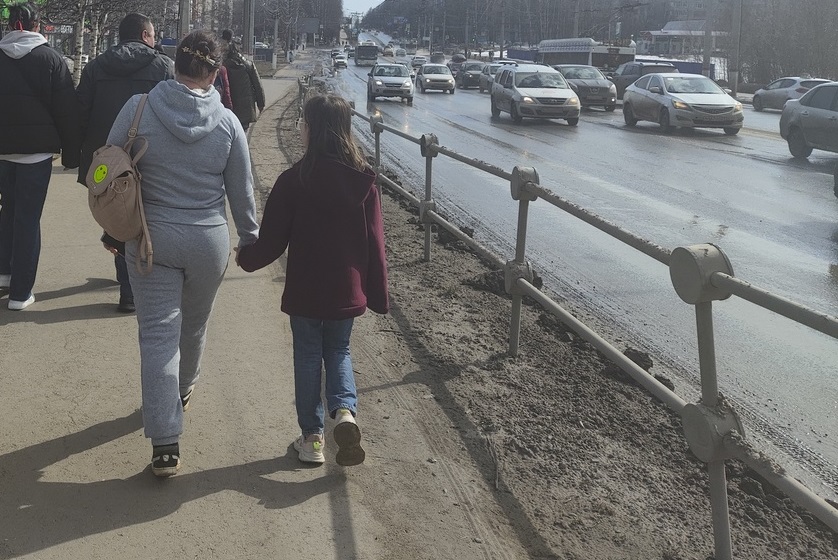 Мать отсудила 120 000 у благоустраивающей компании после падения ее дочери в городе Кстово