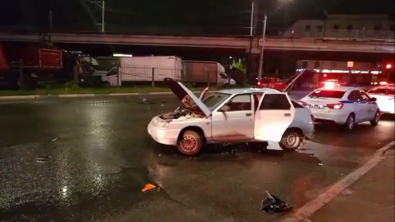 Два автомобиля столкнулись накануне вечером в Нижнем Новгороде: есть погибший 