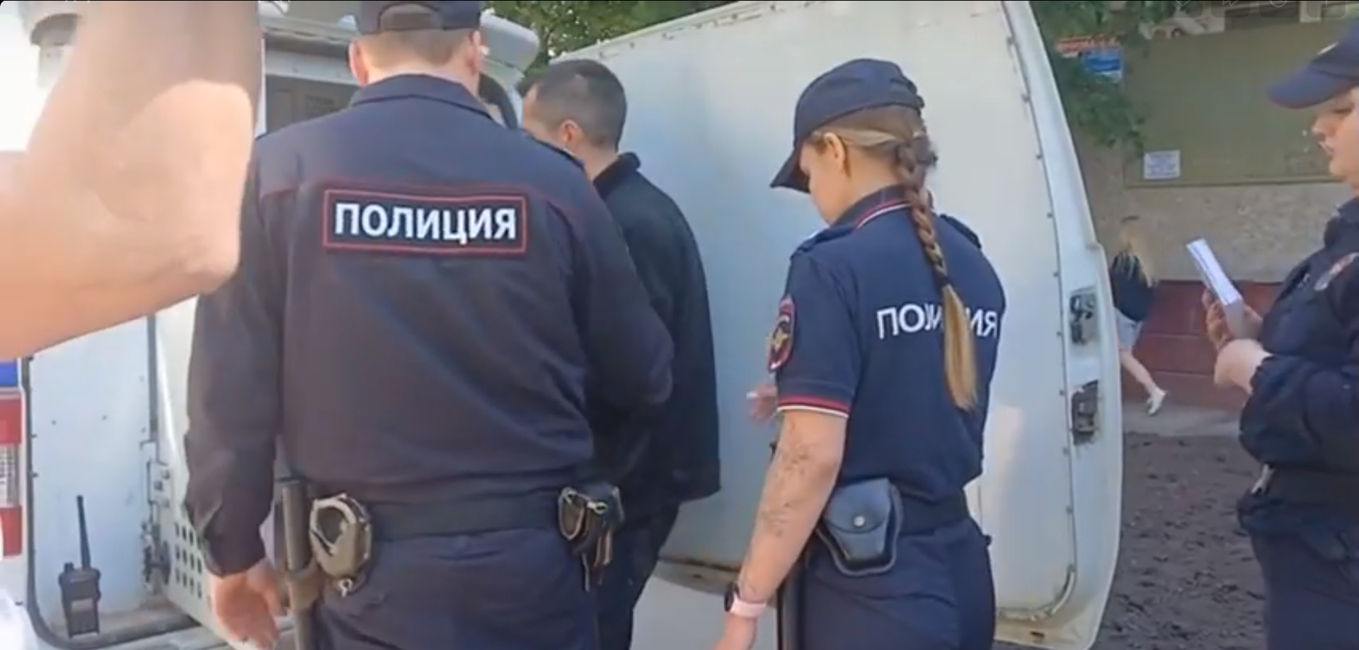 Нижегородского живодера, носившего труп кота в пакете, увезла полиция