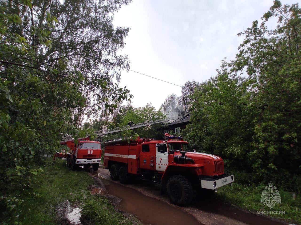 В Балахне во время грозы молния ударила в деревянный дом