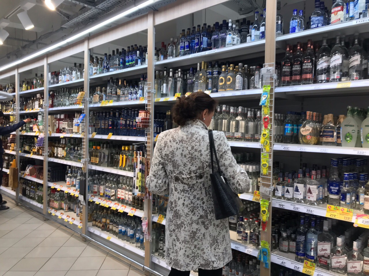 Эксперты бьют тревогу: цены на алкоголь в России взлетят до небес уже летом