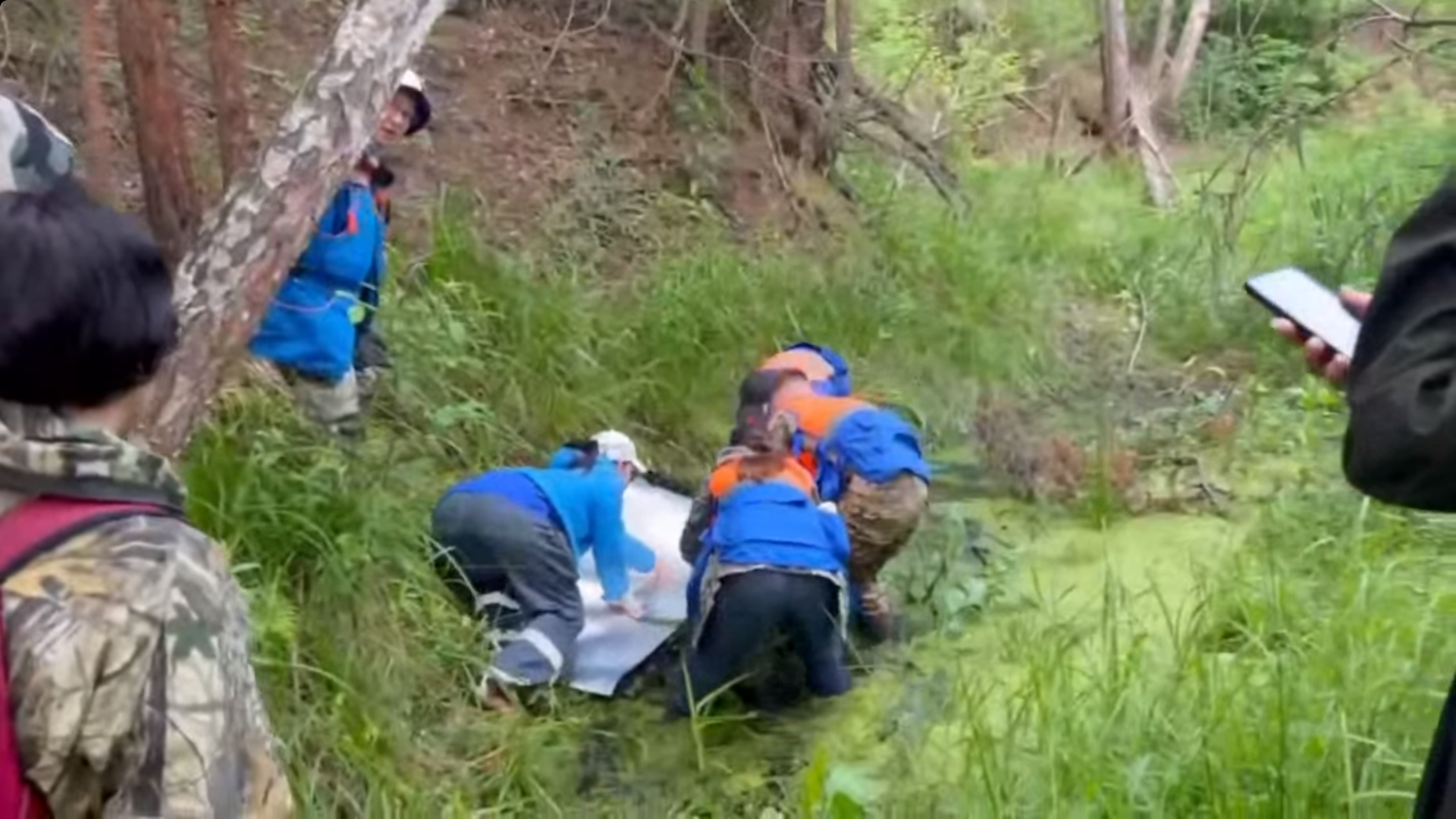 В Нижегородской области спасли мужчину, который целые сутки пролежал в болоте