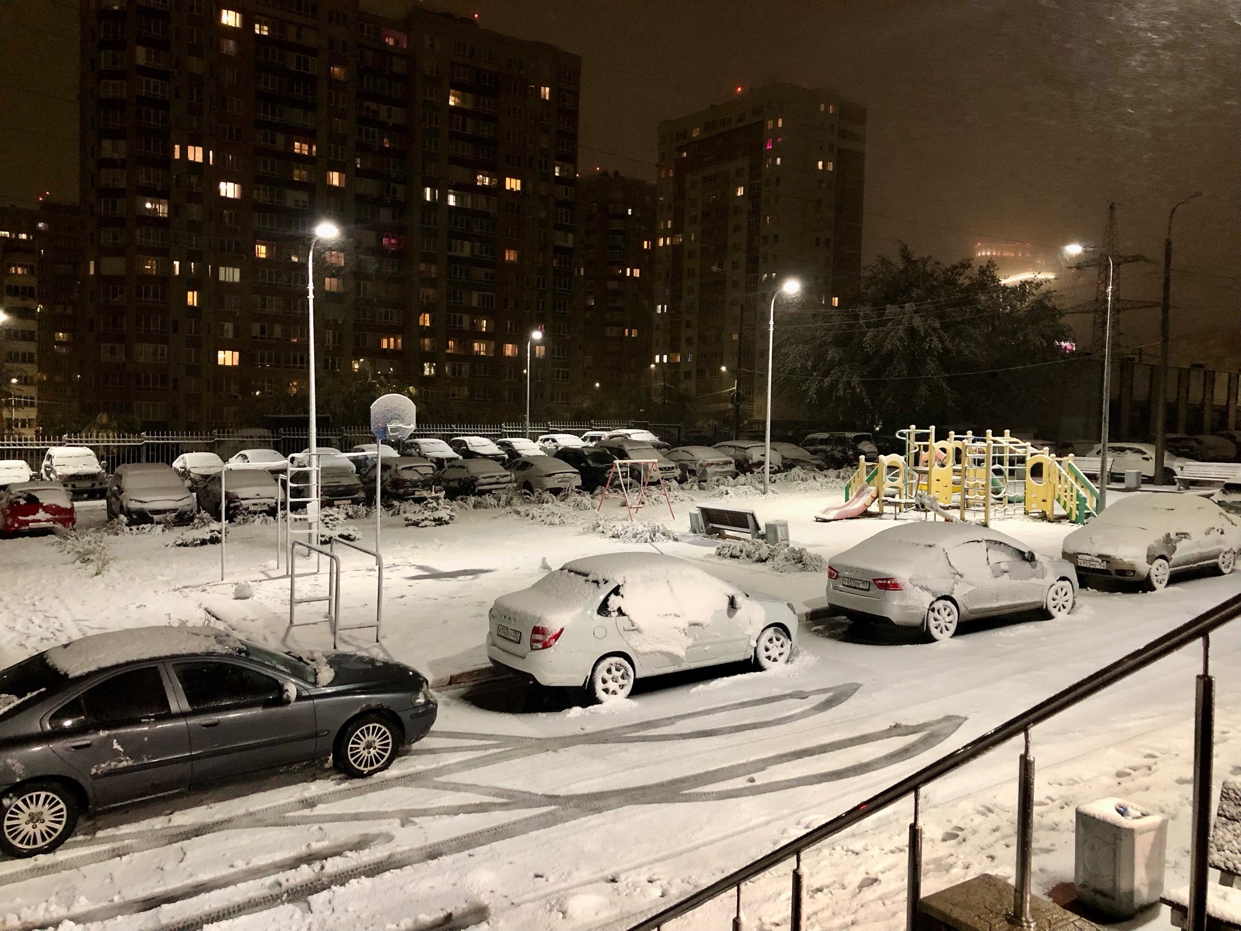 Мокрый снег, жара до +35 и тропические ливни: россиян шокировали аномальным прогнозом на этой неделе