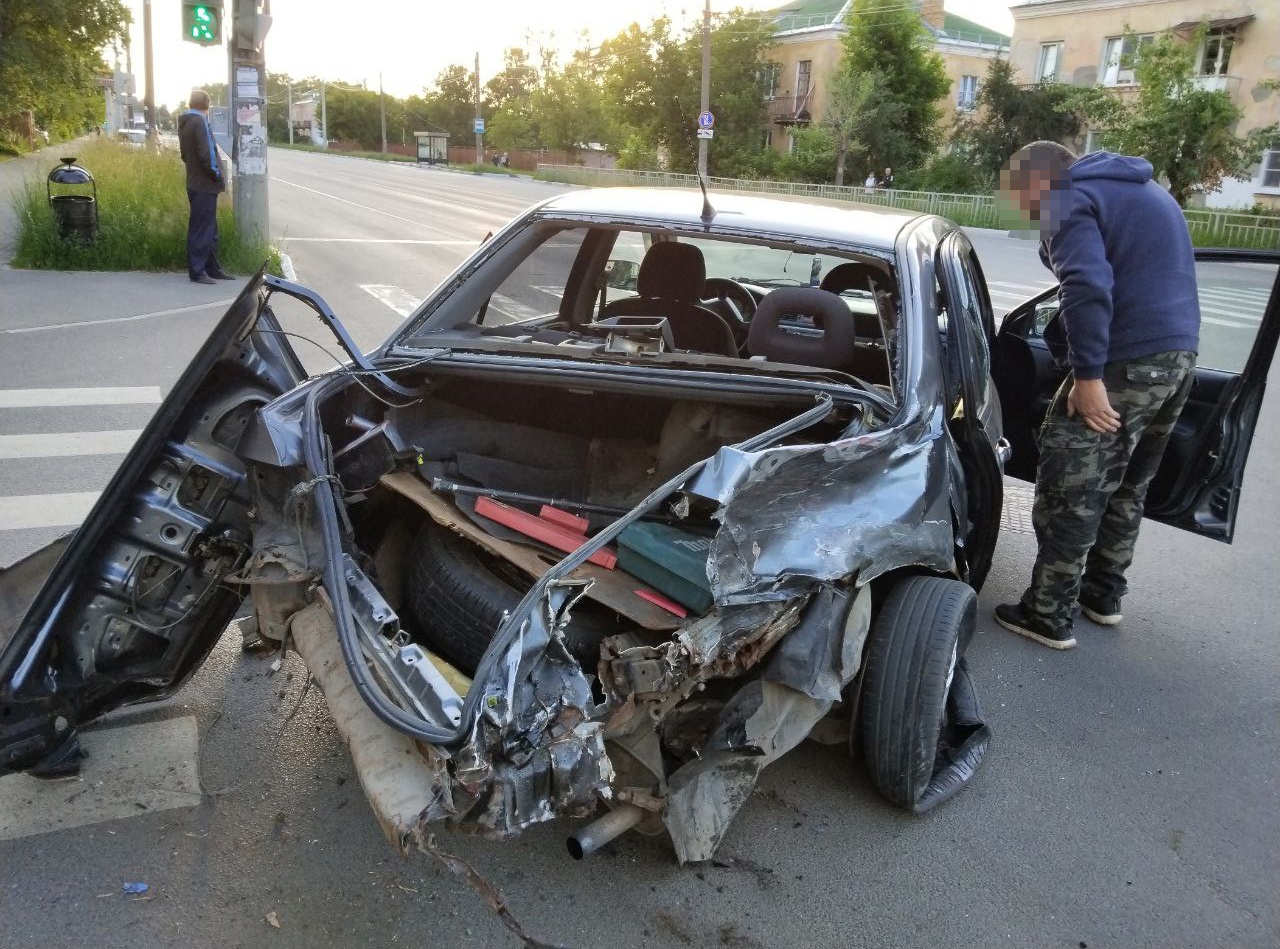 Два человека пострадали в аварии с участием мотоцикла и легковушки в Дзержинске