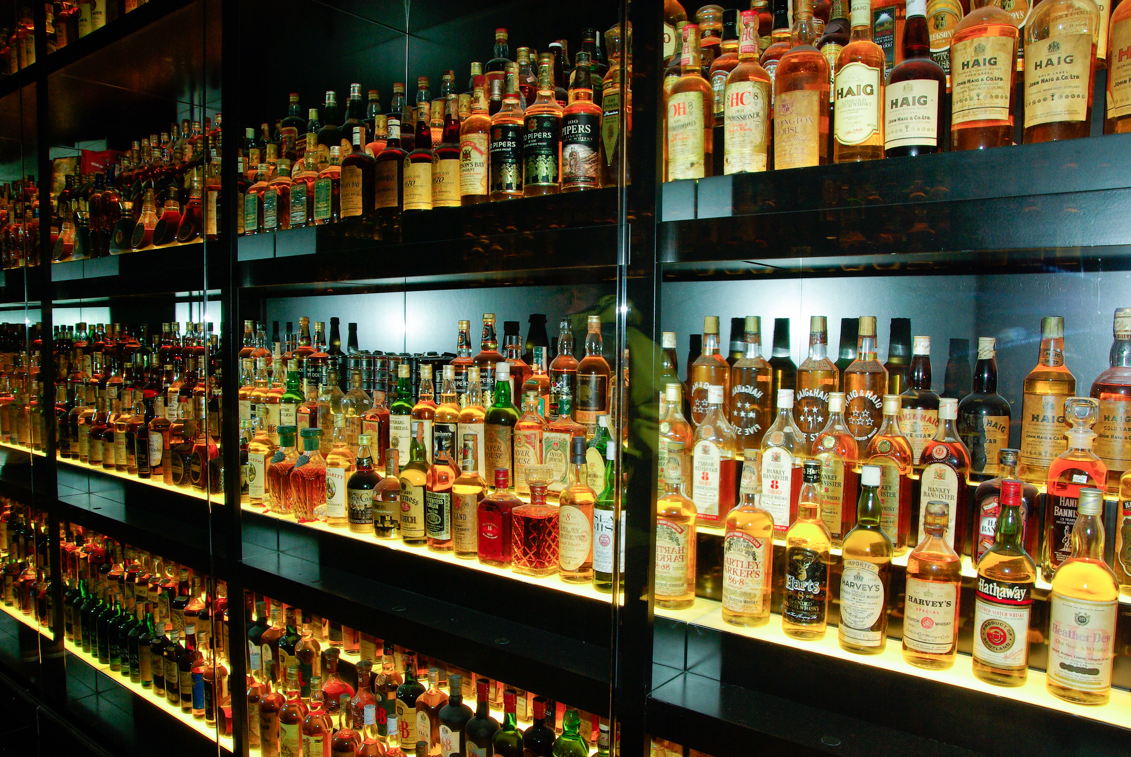 В Нижнем Новгороде прикрыли бар, в которому торговали алкоголем неизвестного происхождения